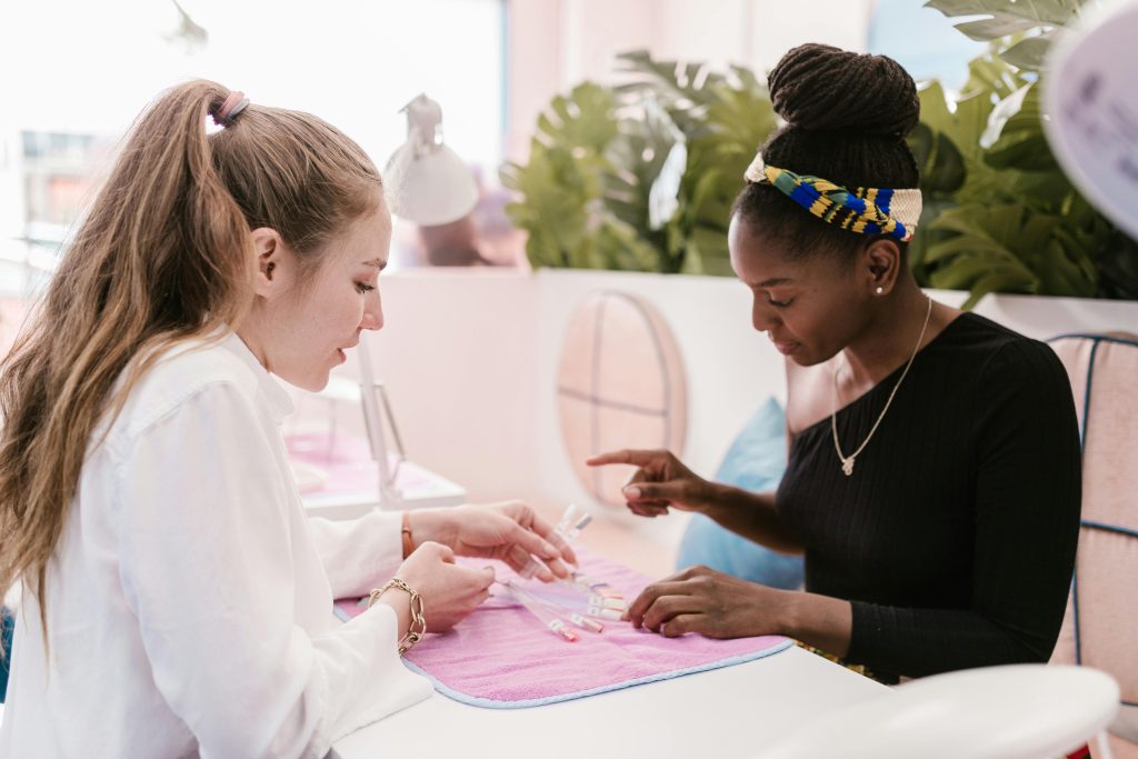 Streamline Your Nail Salon Operations with Clover’s Multi-Language Support and Integrated Scheduler